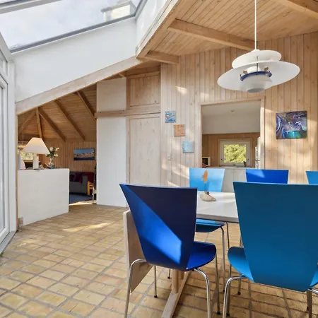 Feriehus Lovely Summer House In A Scenic Natural Area *